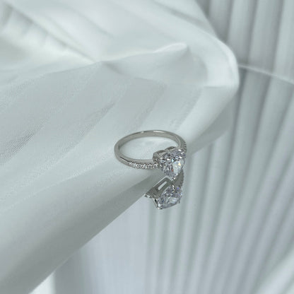 [CharmAmor]2.0 Carat Dazzling Lustrous Heart Cut Lover Ring