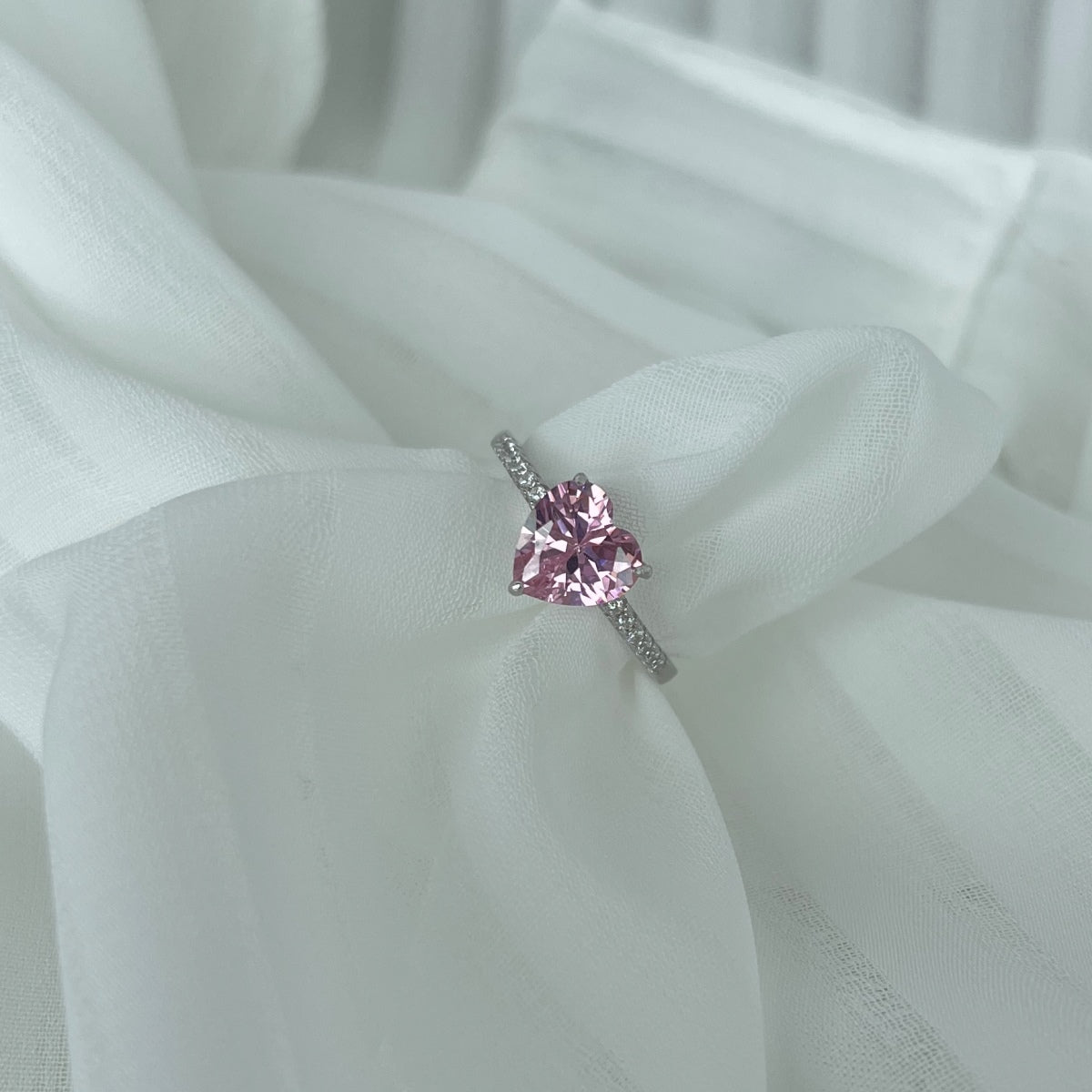 [CharmAmor]2.0 Carat Dazzling Lustrous Heart Cut Lover Ring