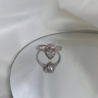 [CharmAmor]1.0 Carat Luxurious Resplendent Water Drop Shape Wedding Ring