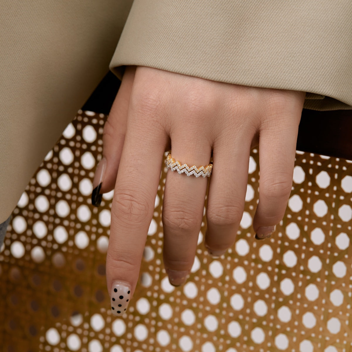 [CharmAmor]Delicate Enchanting Wave Shape Daily Ring