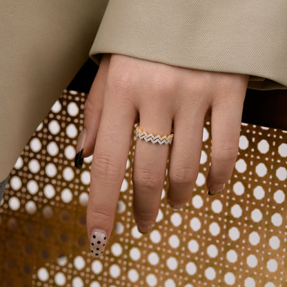 [CharmAmor]Delicate Enchanting Wave Shape Daily Ring