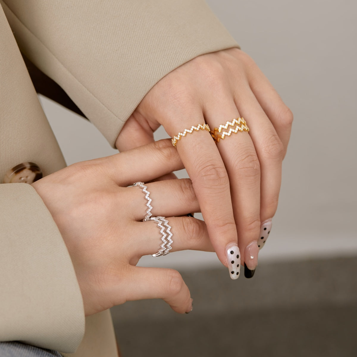 [CharmAmor]Delicate Enchanting Wave Shape Daily Ring