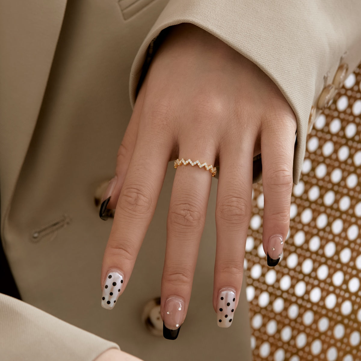[CharmAmor]Delicate Enchanting Wave Shape Daily Ring