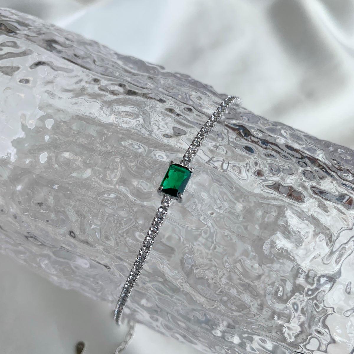 [CharmAmor]1.0 Carat Unique Emerald Cut Banquet Bracelet