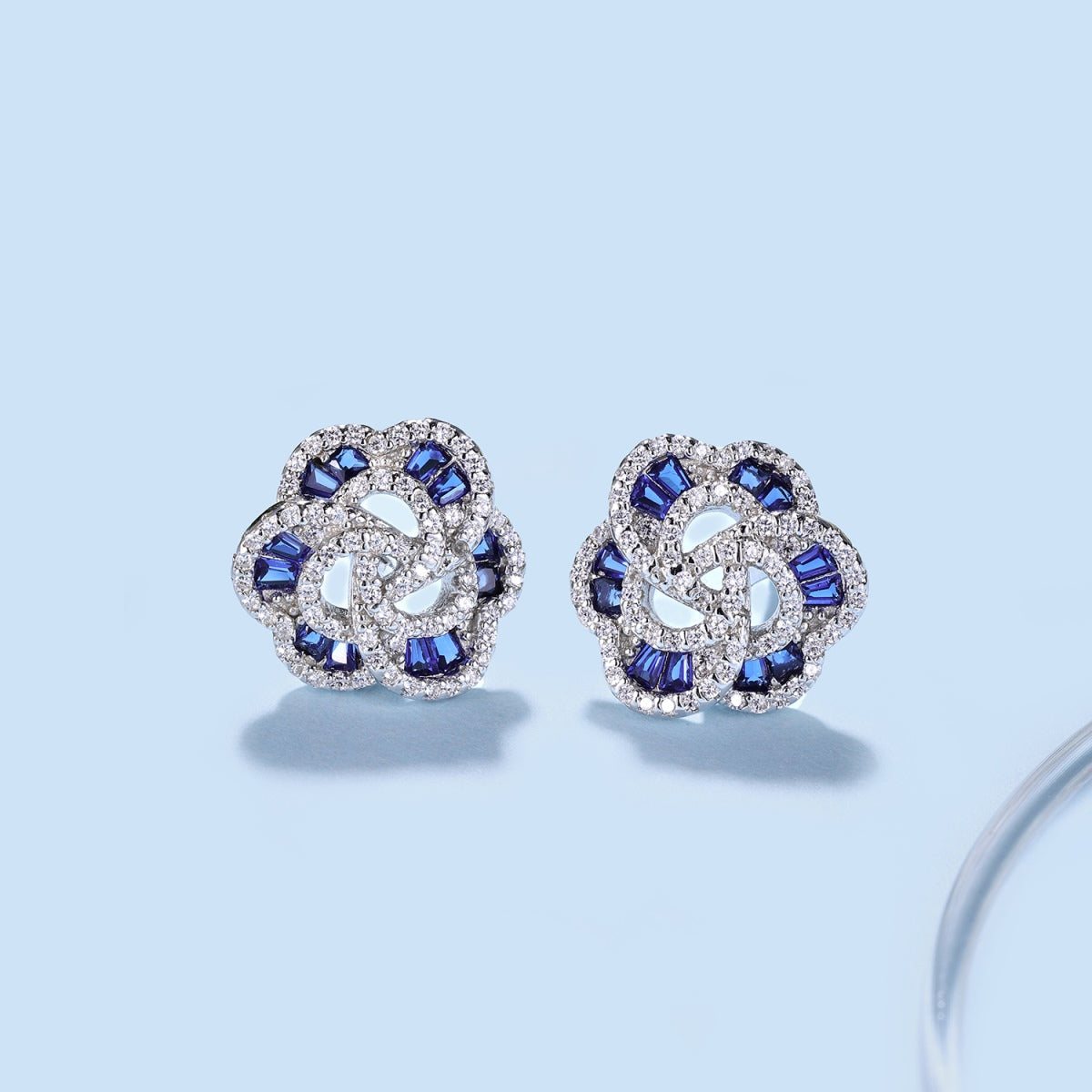 [CharmAmor]Exquisite Flower Shape Daily Earrings