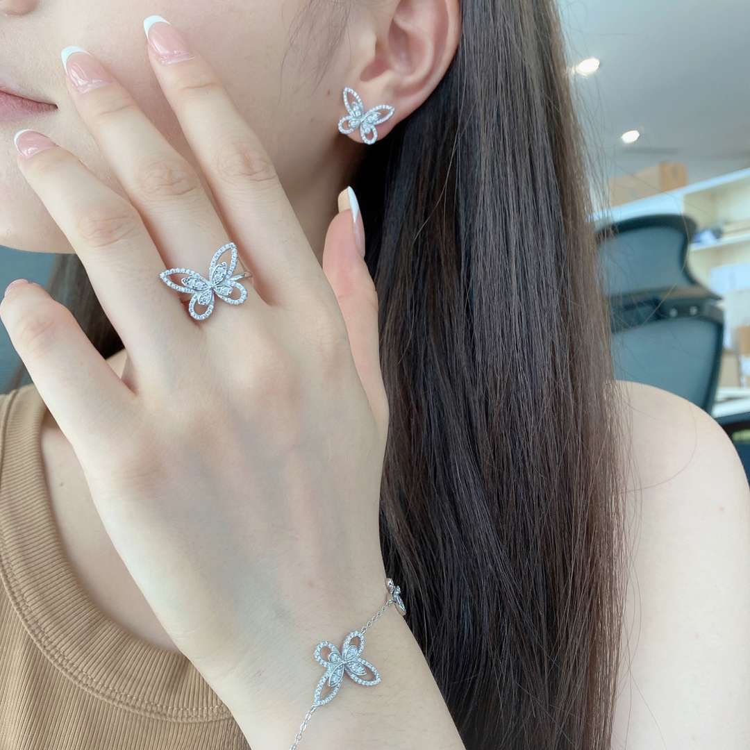 [CharmAmor]Delicate Butterfly Pendant Bracelet