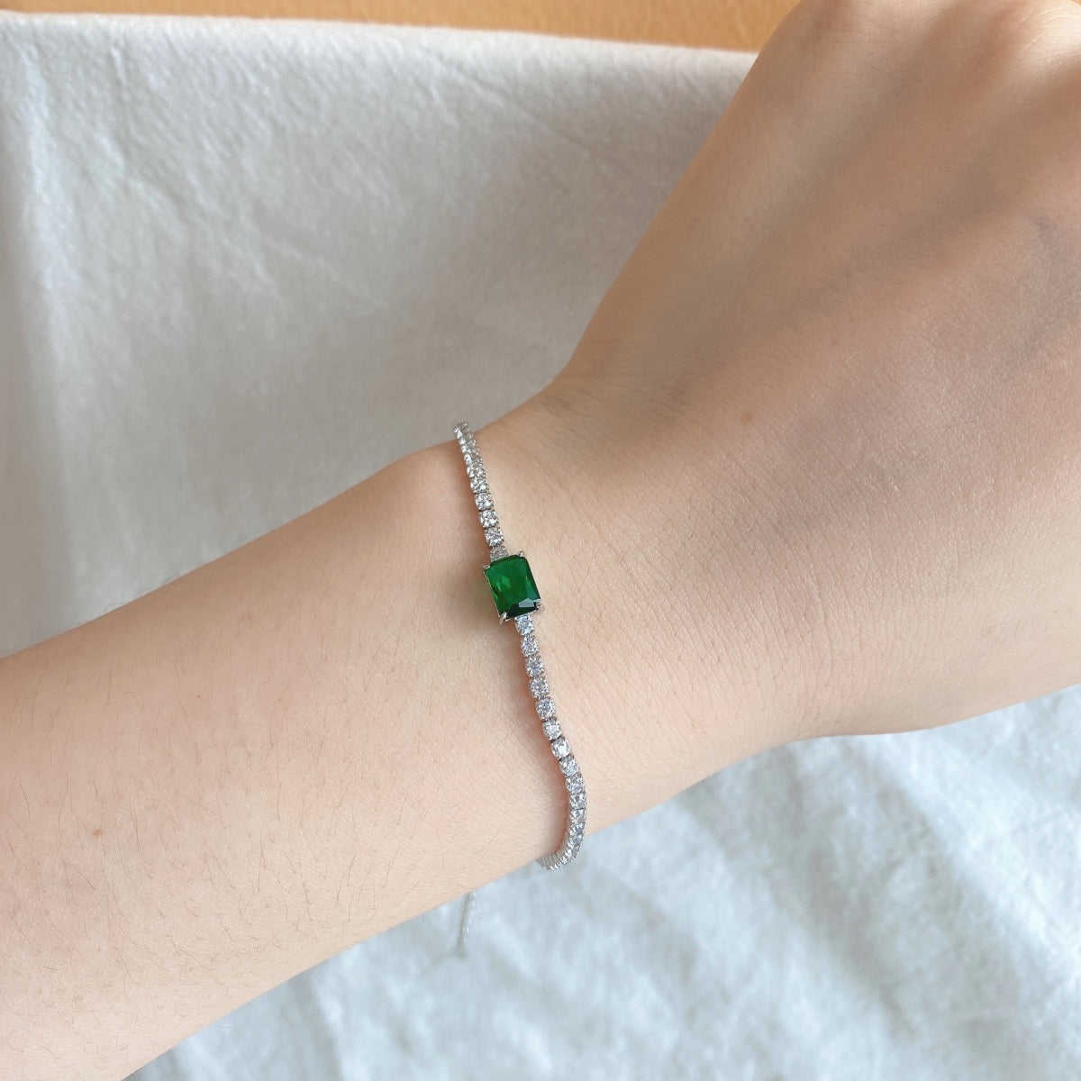 [CharmAmor]1.0 Carat Unique Emerald Cut Banquet Bracelet