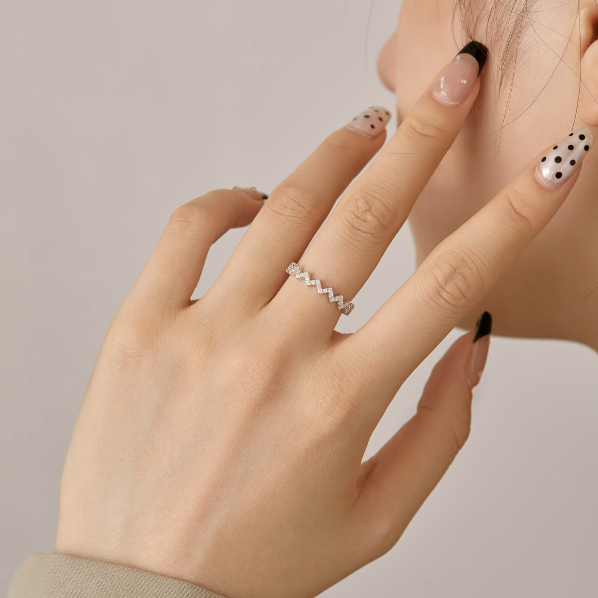 [CharmAmor]Delicate Enchanting Wave Shape Daily Ring