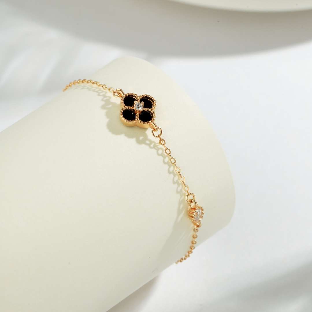 [CharmAmor]Delicate Four Leaf Clover Bracelet