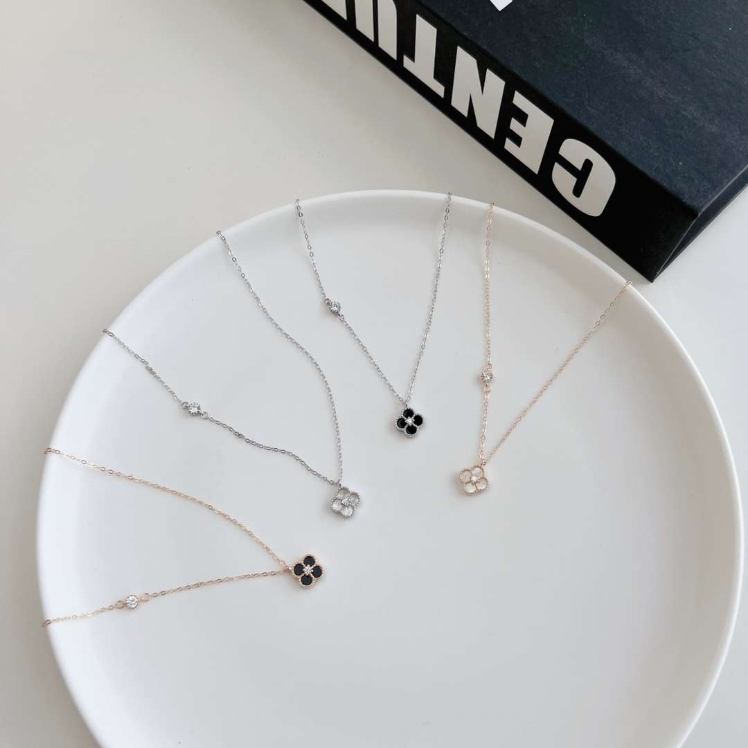 [CharmAmor]Delicate Flower Shape Necklace