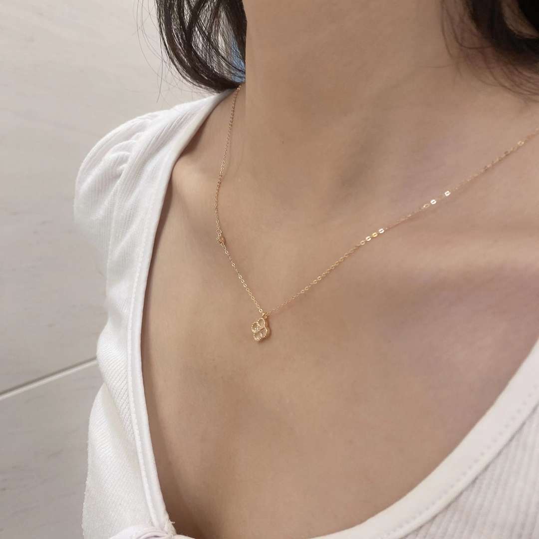 [CharmAmor]Delicate Flower Shape Necklace