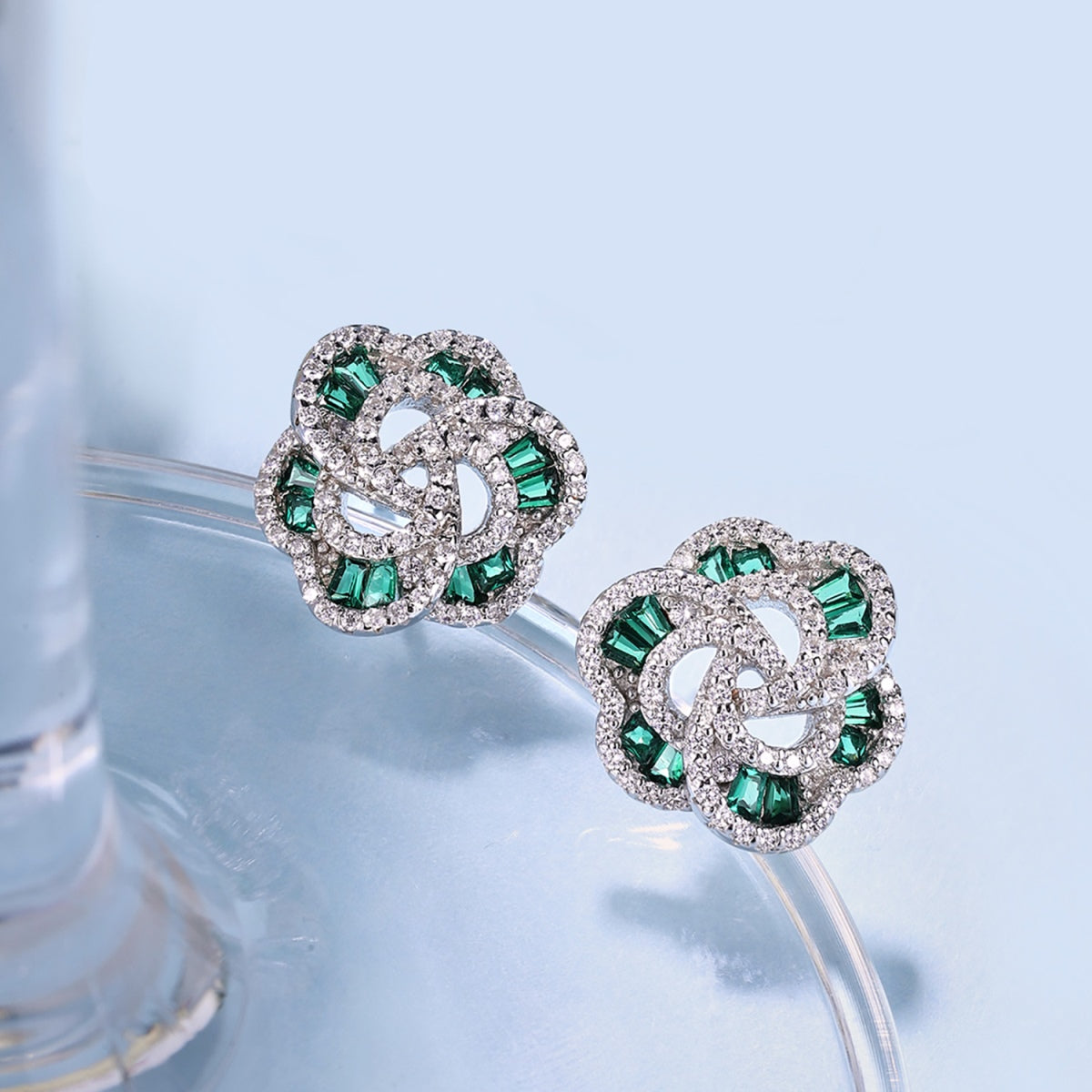 [CharmAmor]Exquisite Flower Shape Daily Earrings