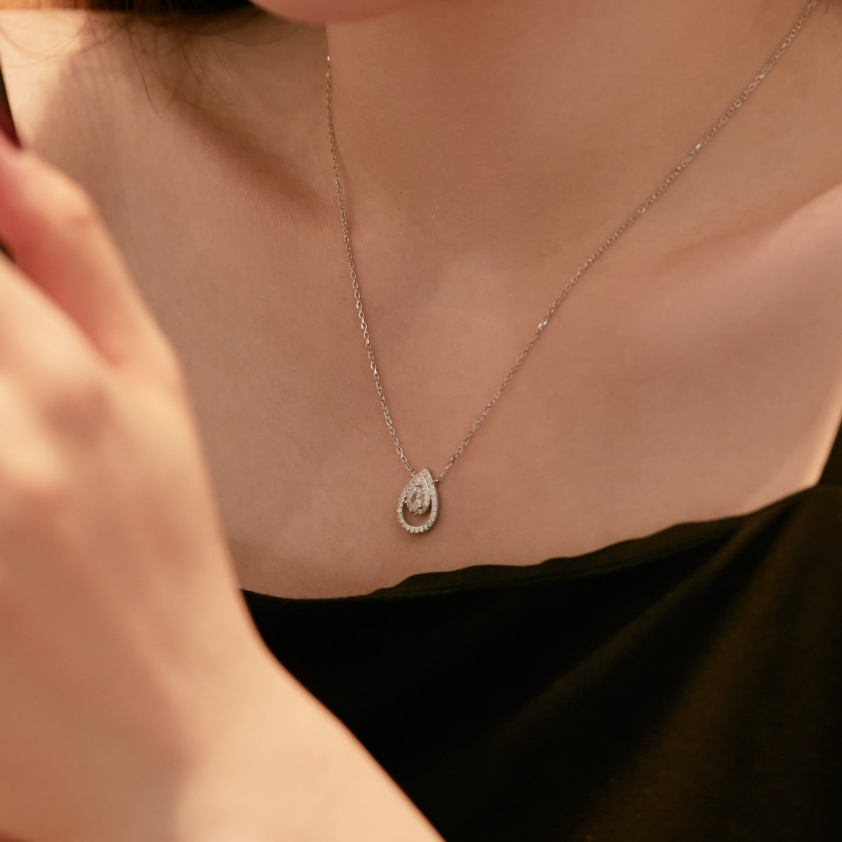 [CharmAmor]Sparkling Pear Cut Necklace