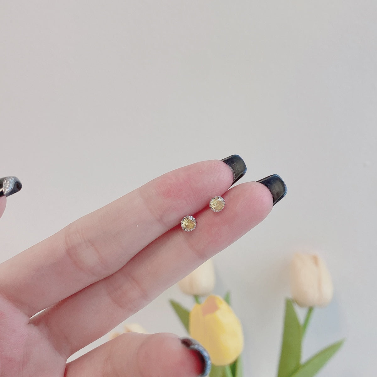 [CharmAmor]Sparkling Colorful Round Shape Earrings