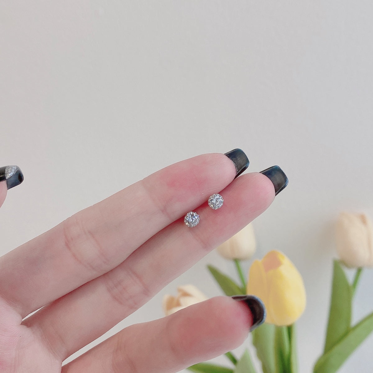 [CharmAmor]Sparkling Colorful Round Shape Earrings