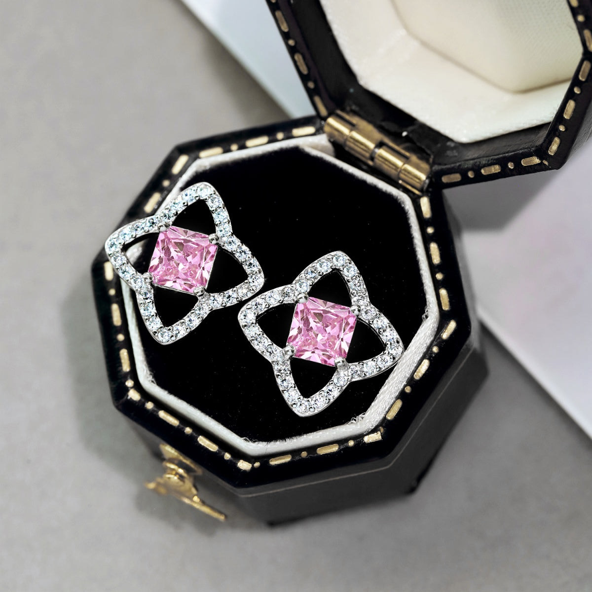 [CharmAmor]Elegant Star Shape Princess Cut Daily Earrings