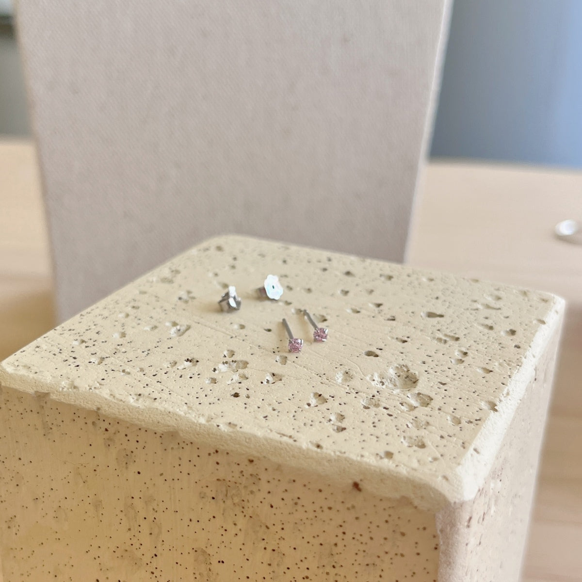 [CharmAmor]Delicate Solitaire Earrings