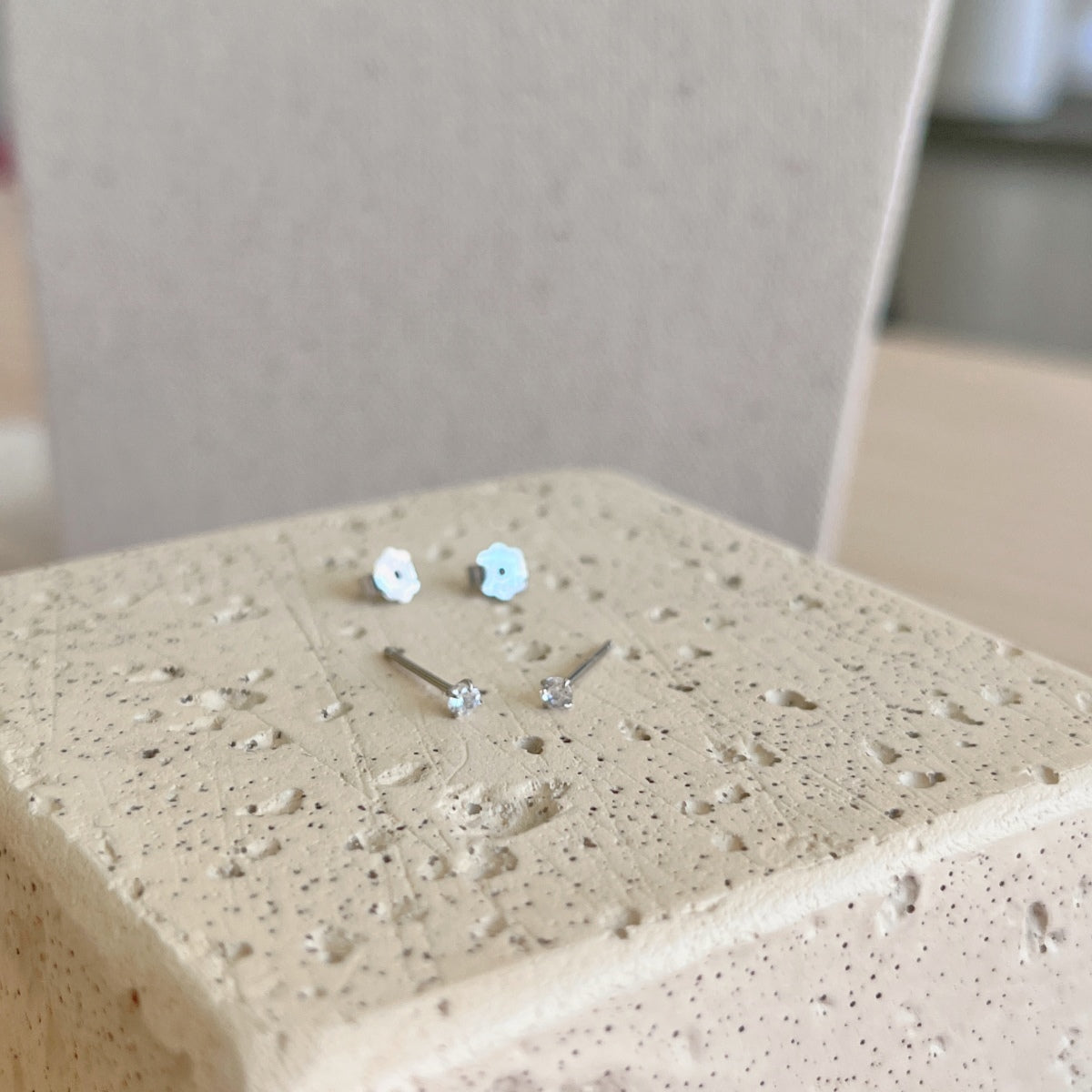 [CharmAmor]Delicate Solitaire Earrings