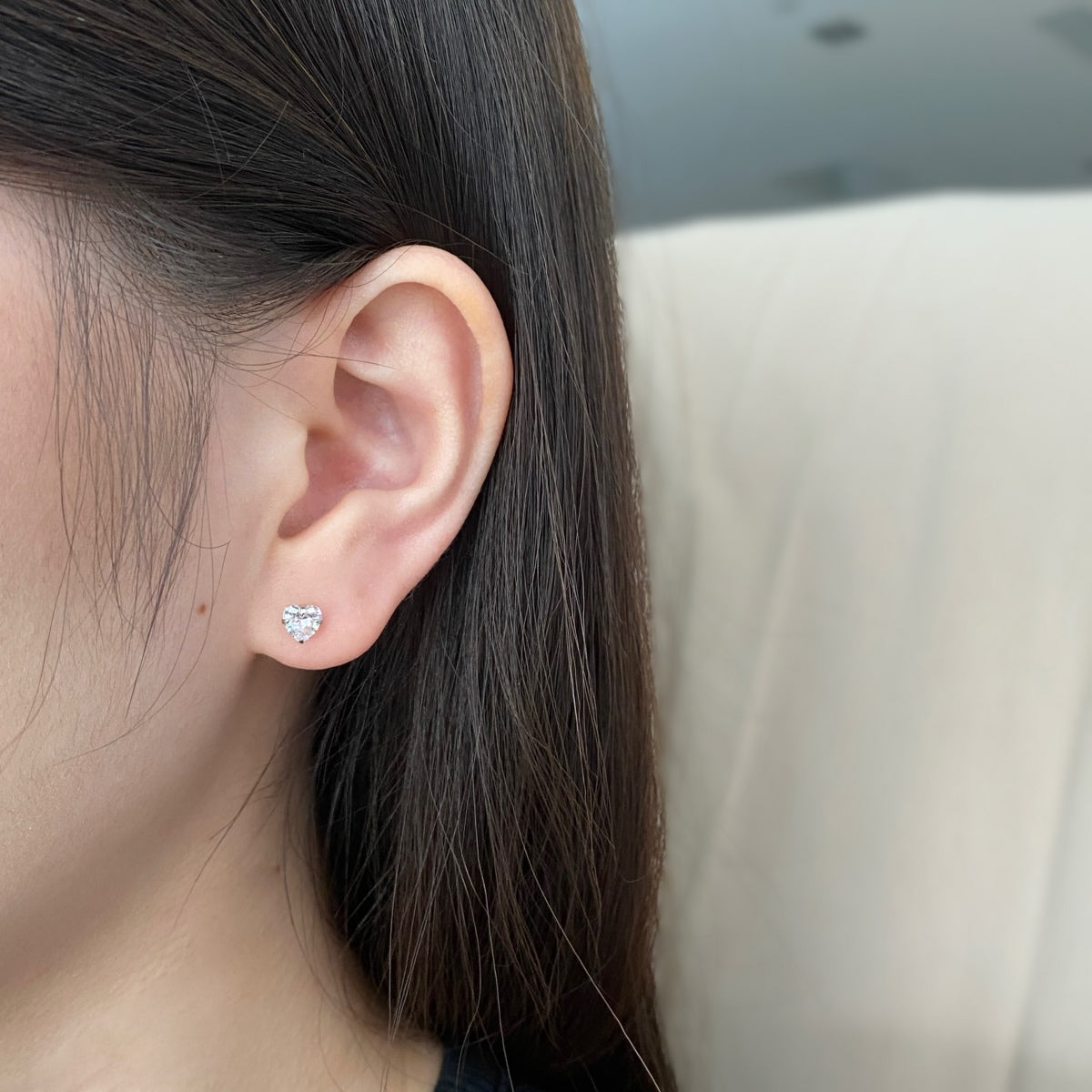 [CharmAmor]Sparkling Heart Shaped Simple Earrings
