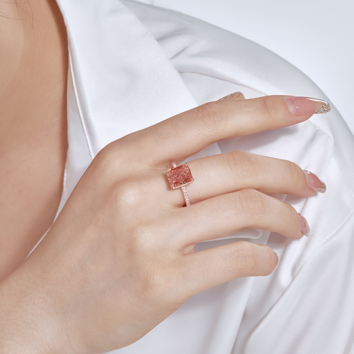 [CharmAmor]4.0 Carat Luxurious Engagement Ring