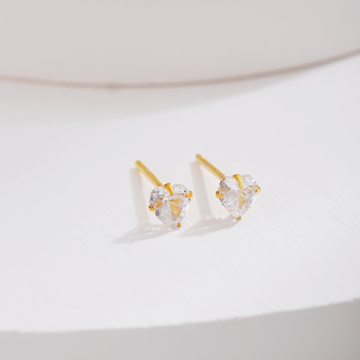 [CharmAmor]Sparkling Heart Shaped Simple Earrings