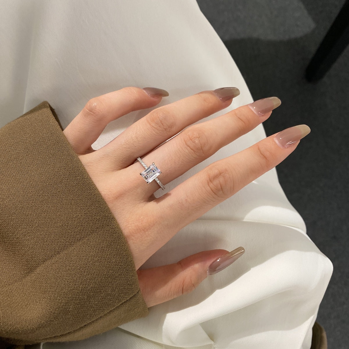 [CharmAmor]2.0 Carat Scintillating Ornate Radiant Cut Party Ring