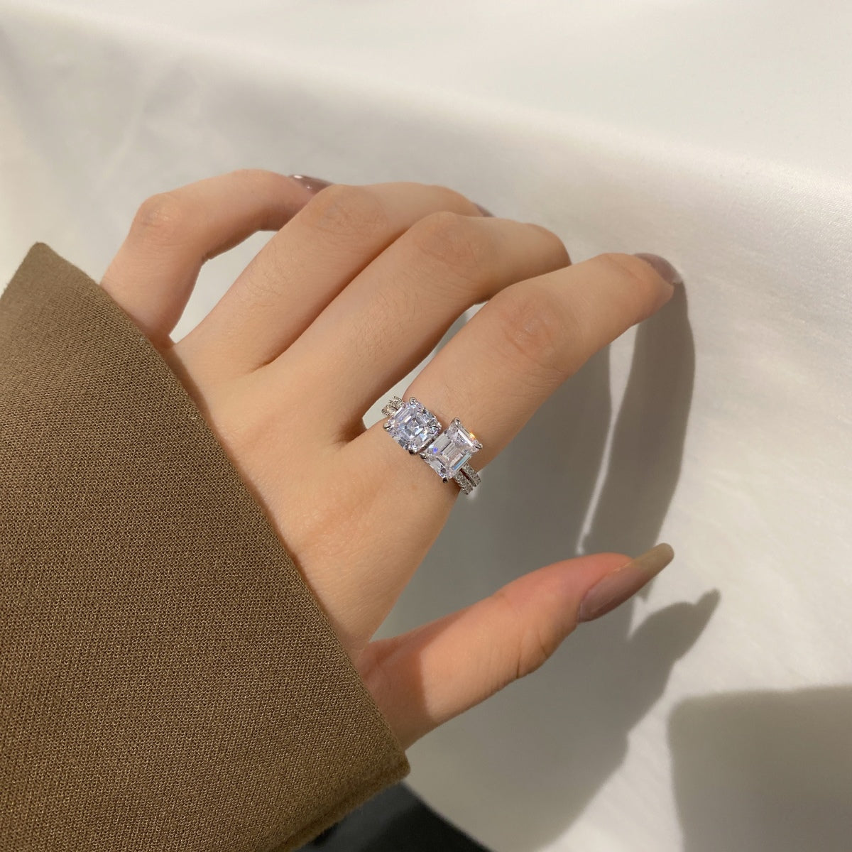 [CharmAmor]2.0 Carat Scintillating Ornate Radiant Cut Party Ring