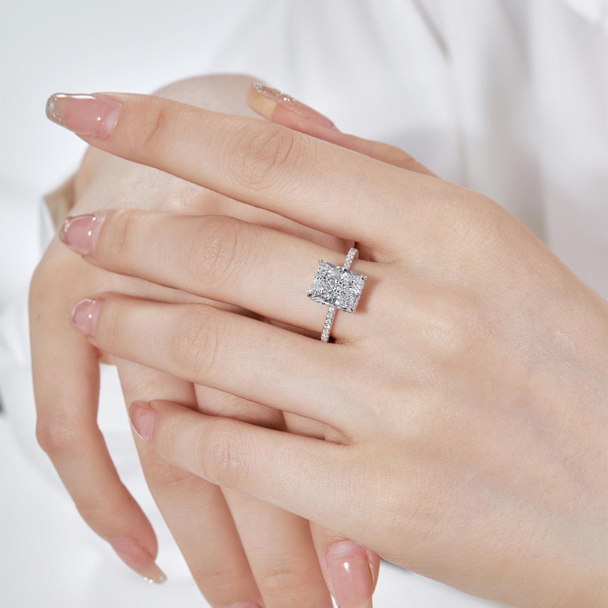 [CharmAmor]4.0 Carat Luxurious Engagement Ring