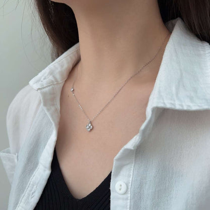 [CharmAmor]Delicate Flower Shape Necklace