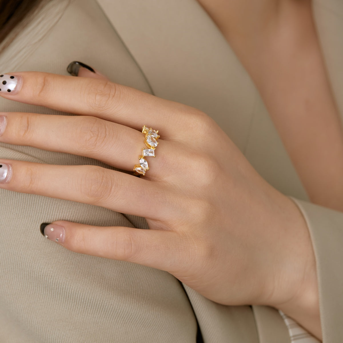 [CharmAmor]Delicate Multi Cut Ring