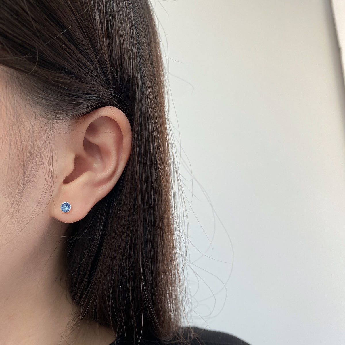 [CharmAmor]Sparkling Colorful Round Shape Earrings
