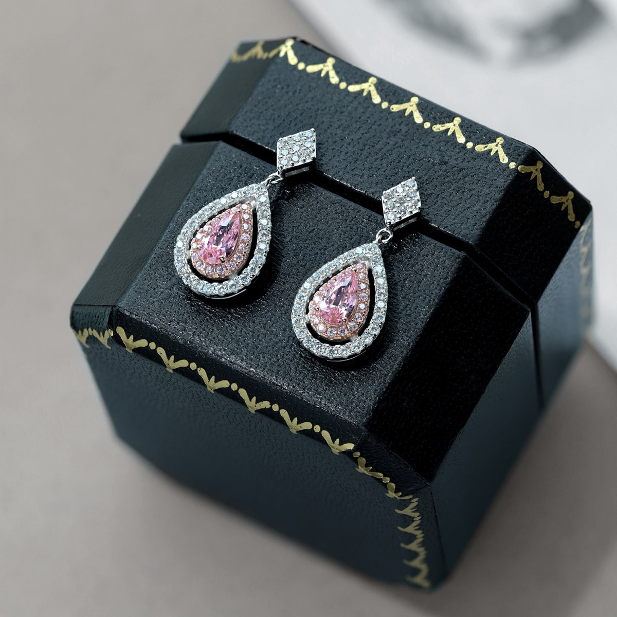 [CharmAmor]Ornate Delicate Water Drop Shape Banquet Earrings