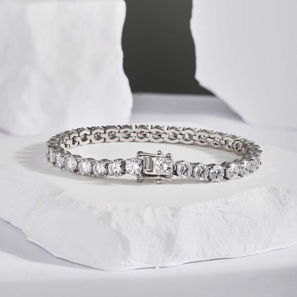 [CharmAmor]Ornate Sparkling Round Cut Wedding Bracelet