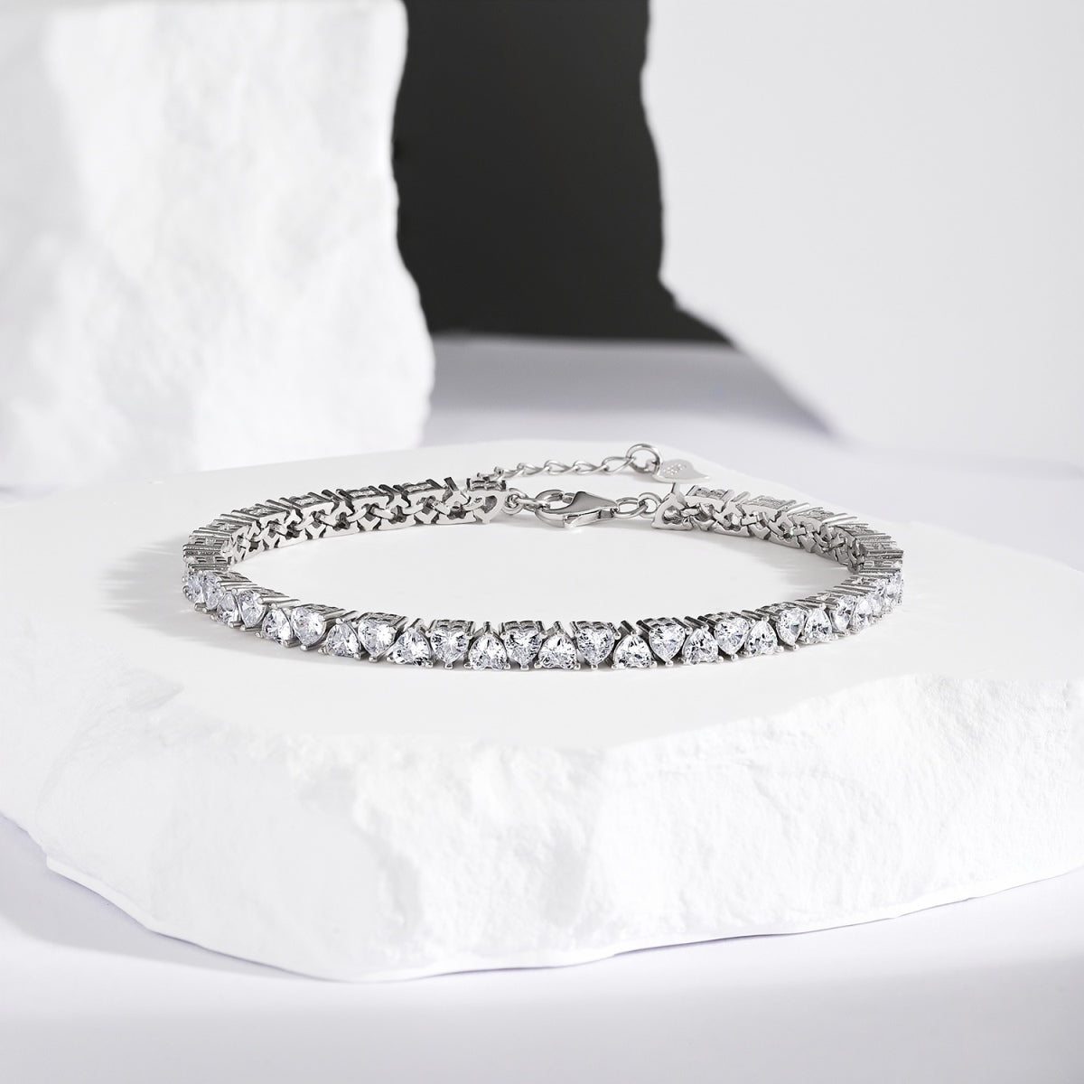 [CharmAmor]Dazzling Romantic Heart Shape Lover Bracelet