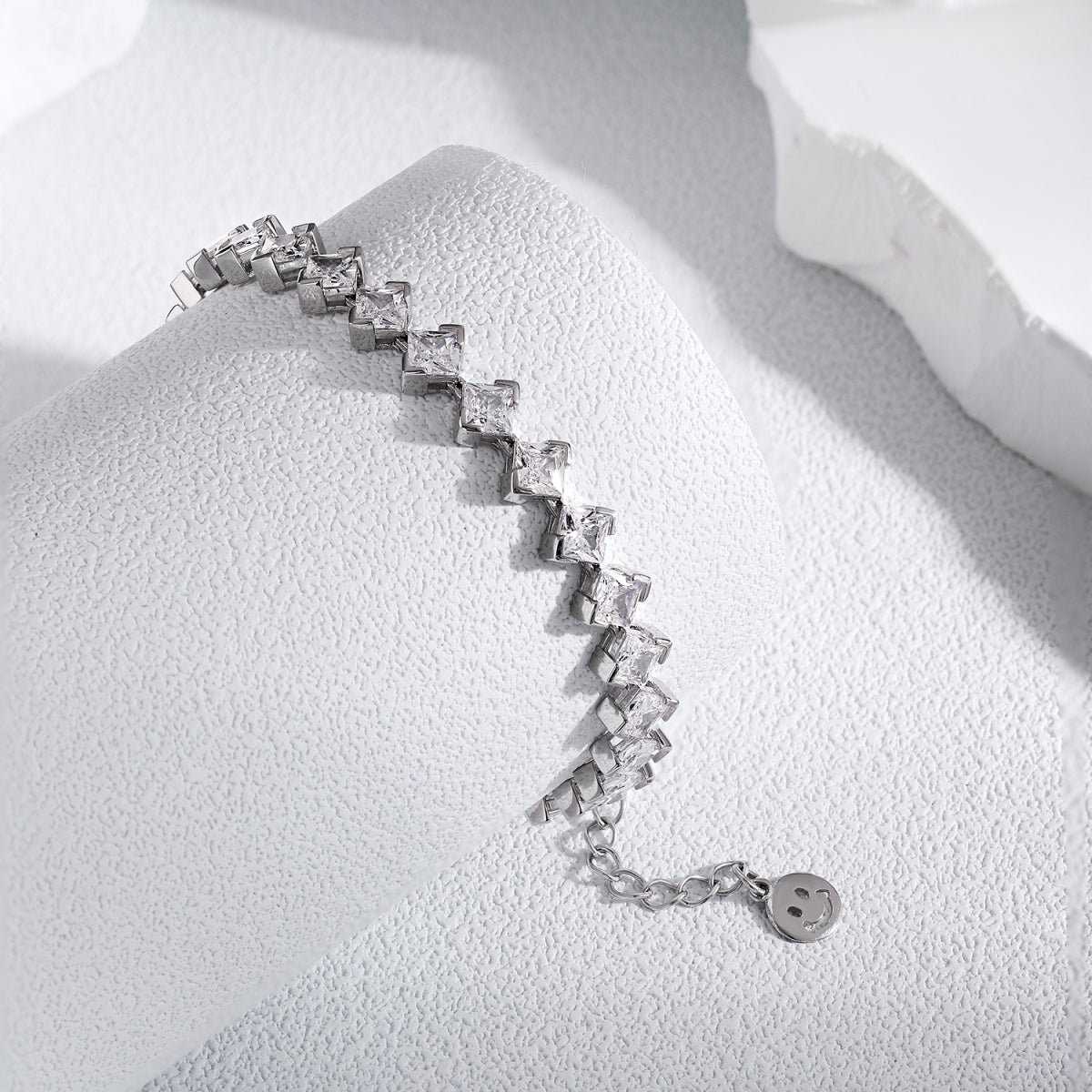 [CharmAmor]0.5 Carat Ornate Princess Cut Daily Bracelet