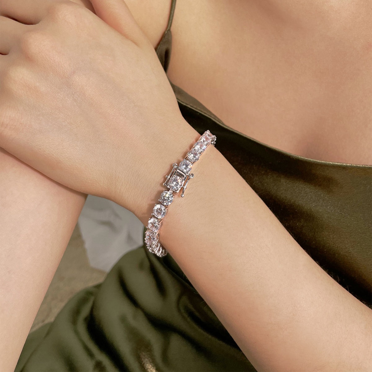 [CharmAmor]0.75 Carat Dazzling Round Cut Wedding Bracelet