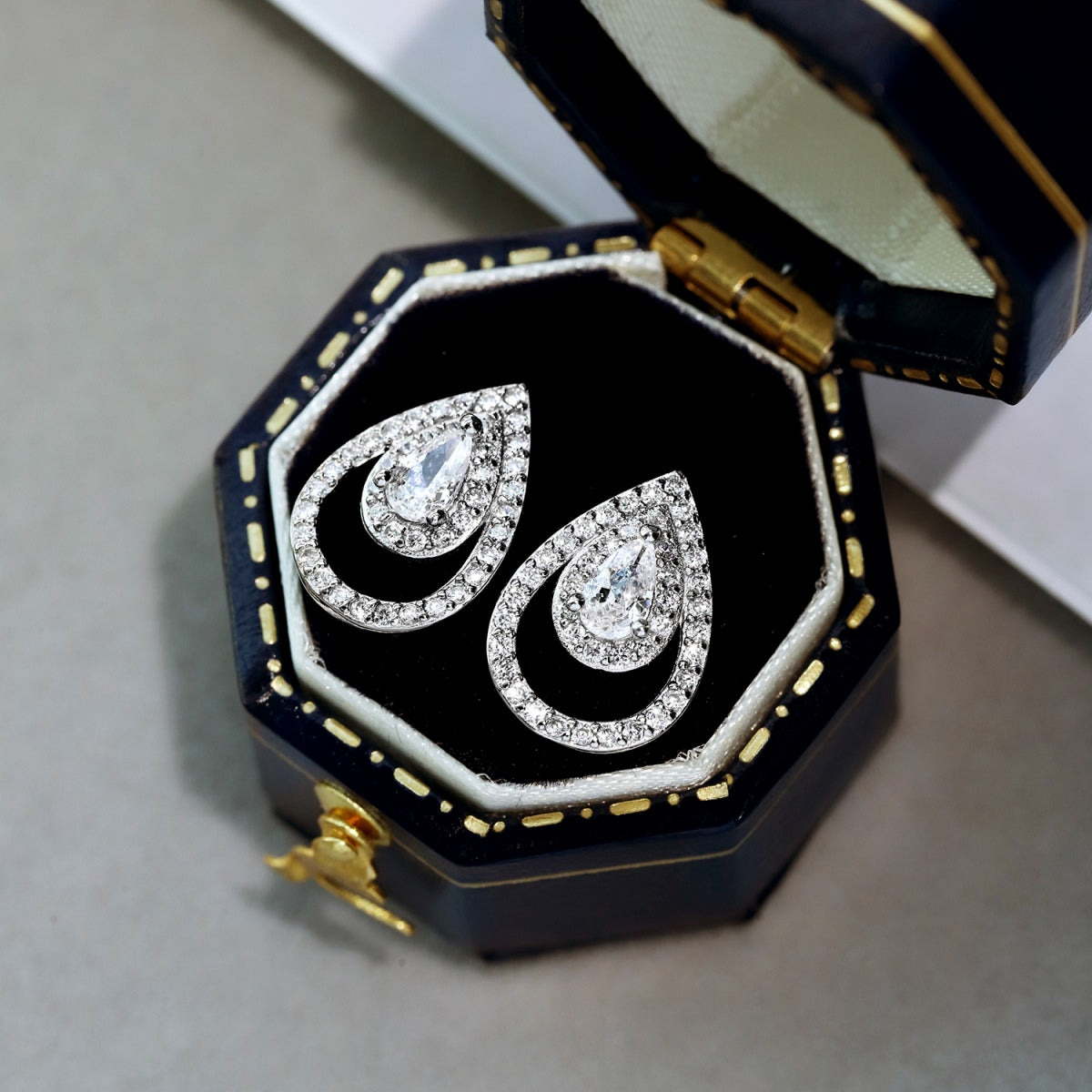 [CharmAmor]Sparkling Delicate Water Drop Shape Daily Earrings