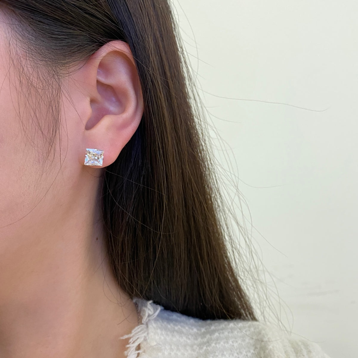 [CharmAmor]Stylish Shiny Square Center Stone Stud Earrings