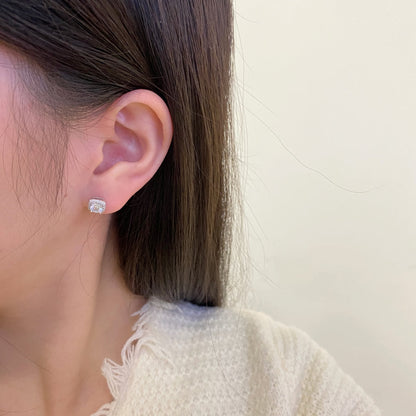 [CharmAmor]Classic Round Center Stone Stud Earrings