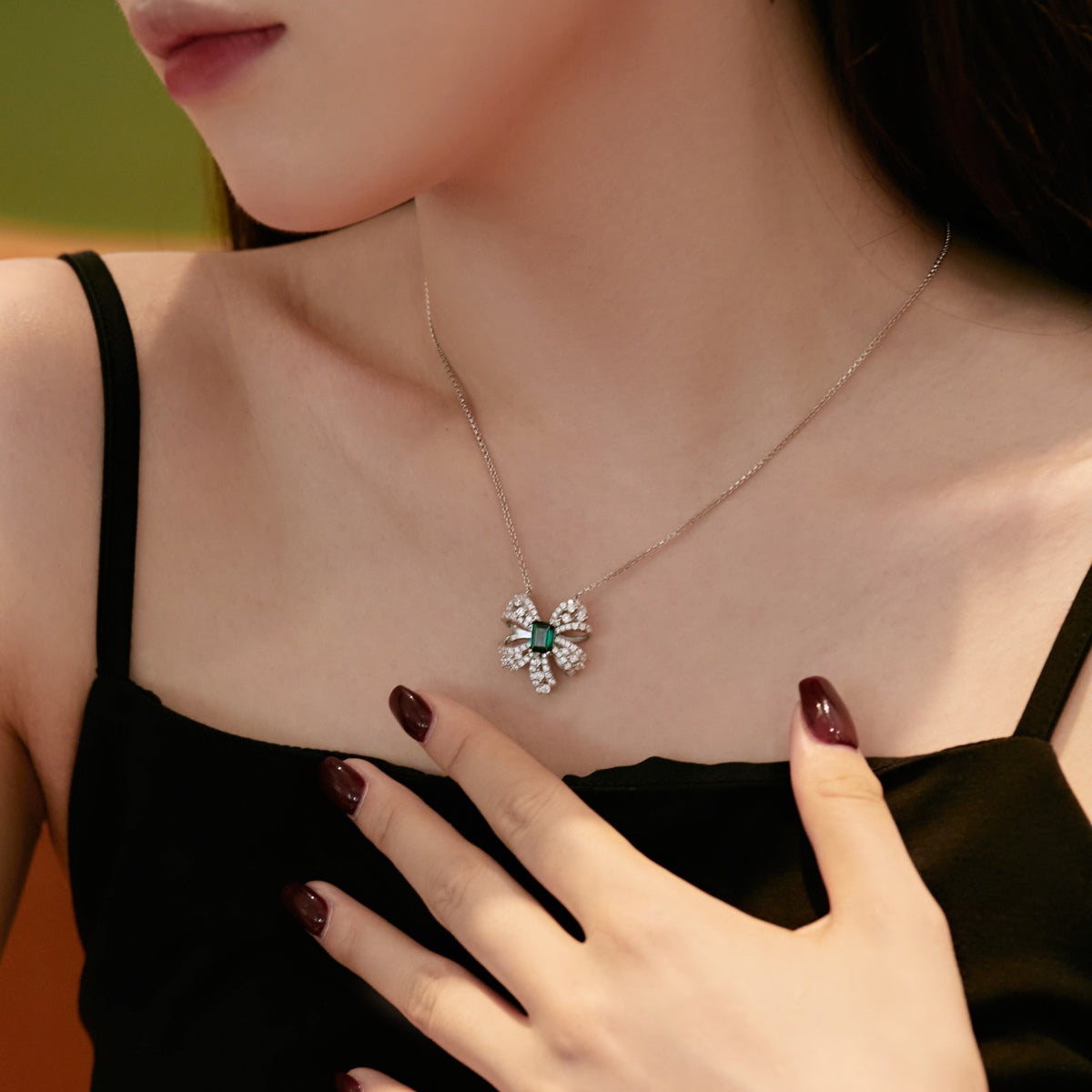 [CharmAmor]Luxurious Flower Shape Emerald Cut Necklace