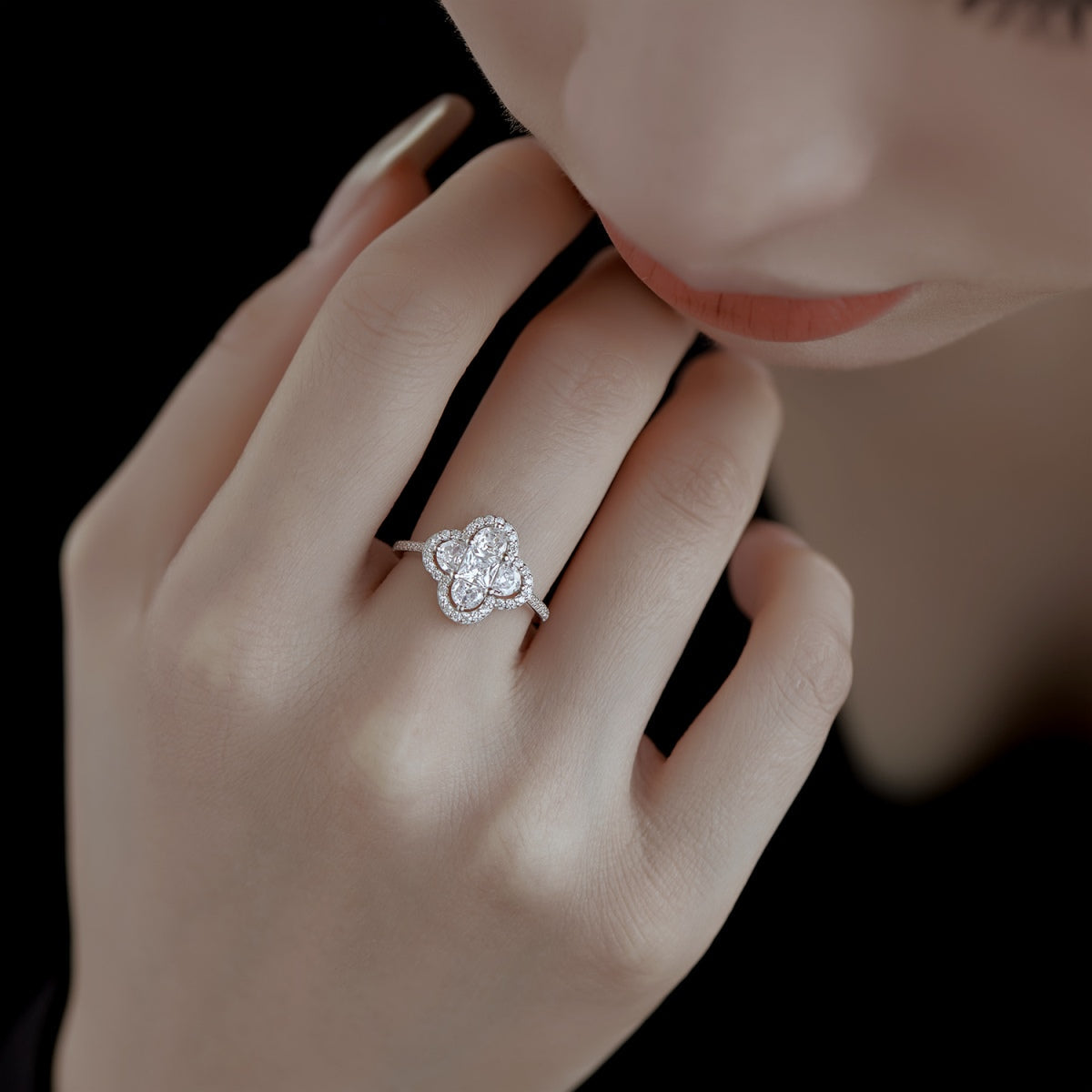 [CharmAmor]Luxurious Eternity Flower Shape Banquet Ring