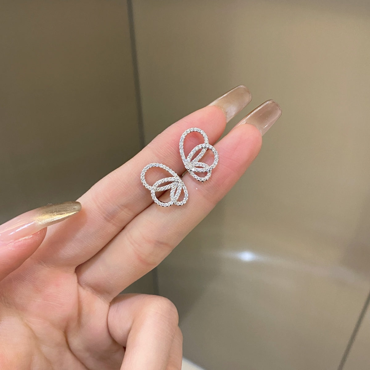 [CharmAmor]Exquisite Butterfly Shape Earrings