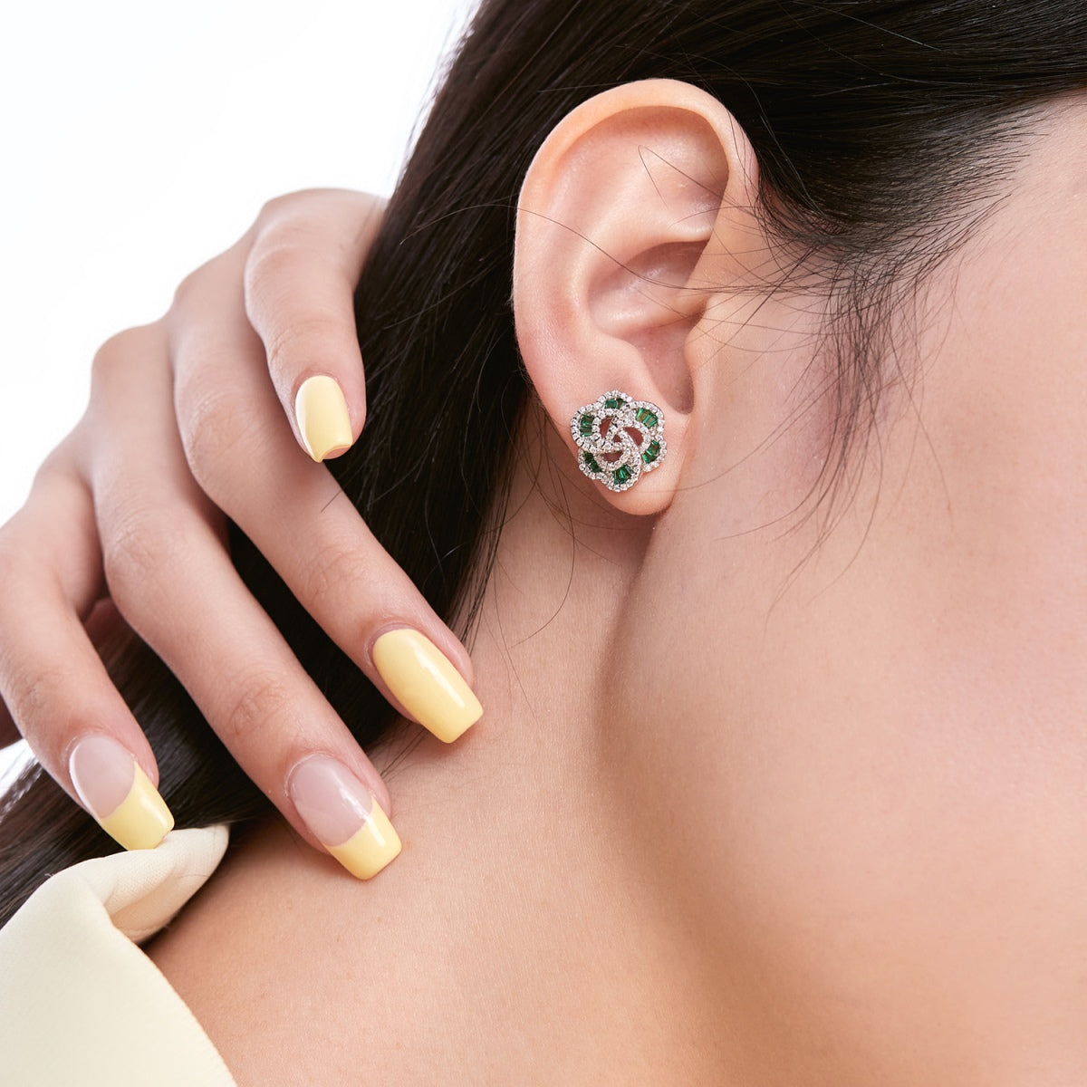 [CharmAmor]Exquisite Flower Shape Daily Earrings