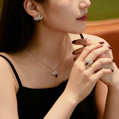 [CharmAmor]Luxurious Flower Shape Emerald Cut Necklace