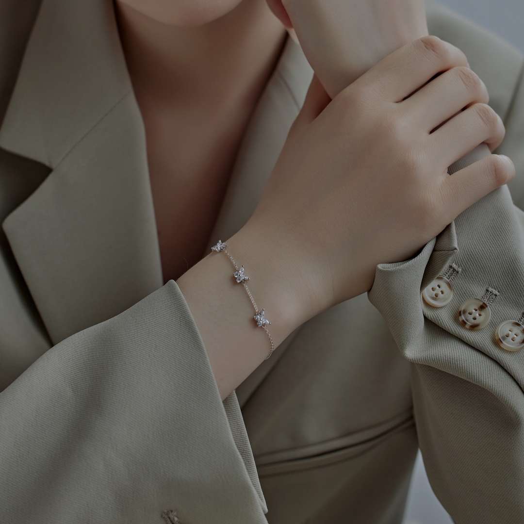 [CharmAmor]Radiant Butterfly Shape Necklace