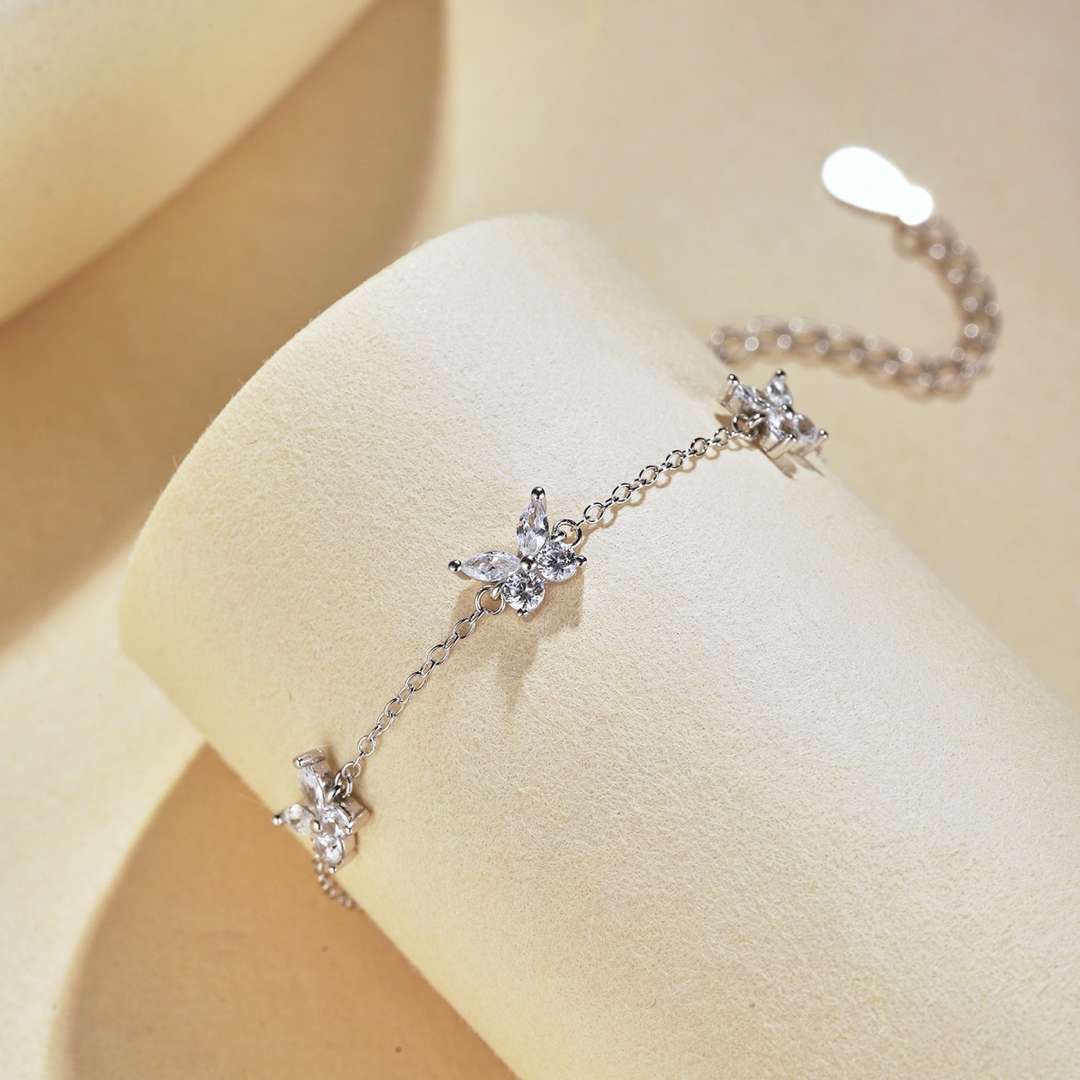 [CharmAmor]Radiant Butterfly Shape Necklace