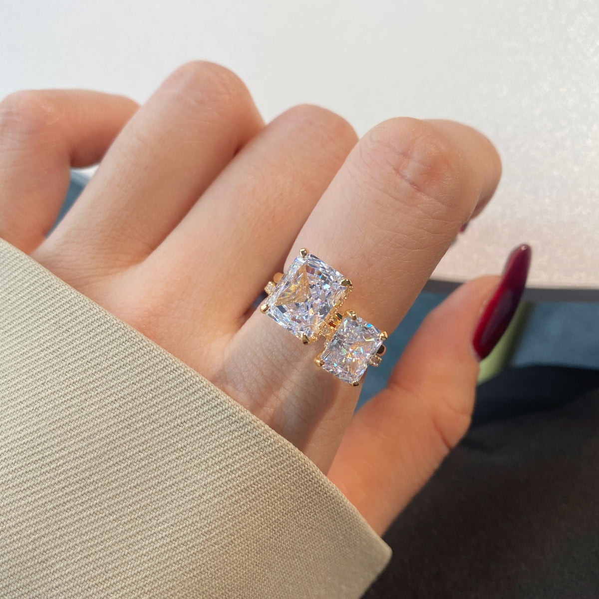 [CharmAmor]4.0 Carat Ornate Enchanting Radiand Cut Banquet Ring