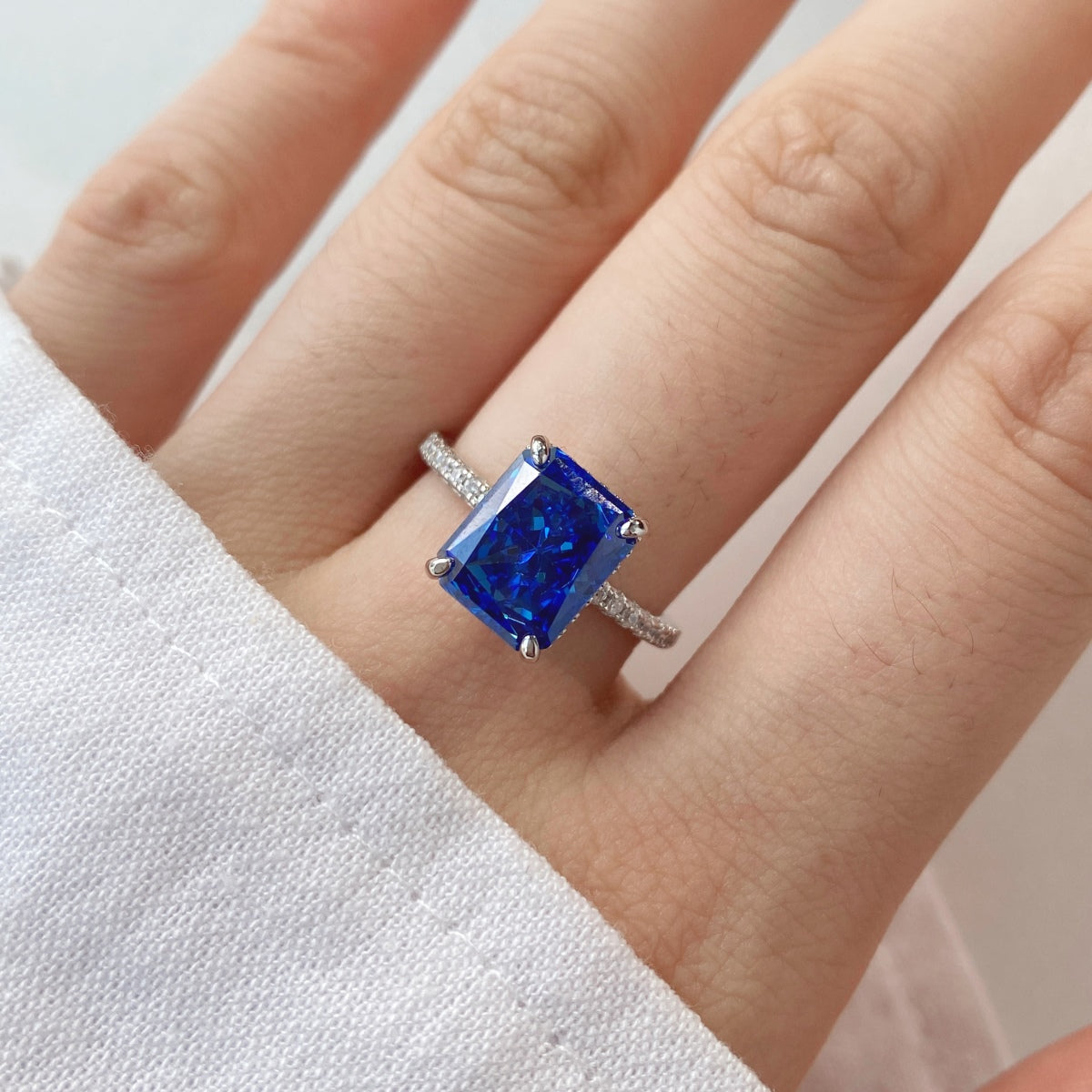 [CharmAmor]4.0 Carat Luxurious Engagement Ring