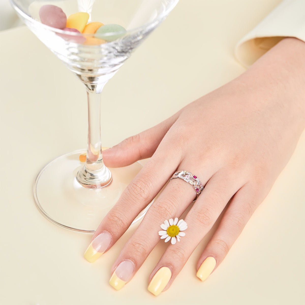 [CharmAmor]Sparkling Vibrant Emerald Cut Daily Ring