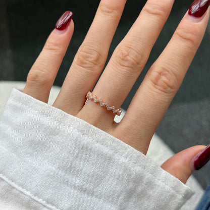 [CharmAmor]Delicate Enchanting Wave Shape Daily Ring